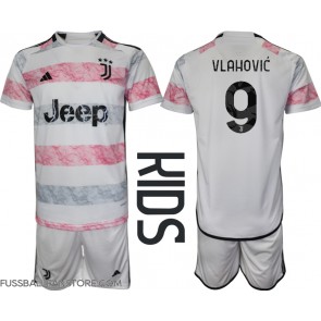 Juventus Dusan Vlahovic #9 Replik Auswärtstrikot Kinder 2023-24 Kurzarm (+ Kurze Hosen)